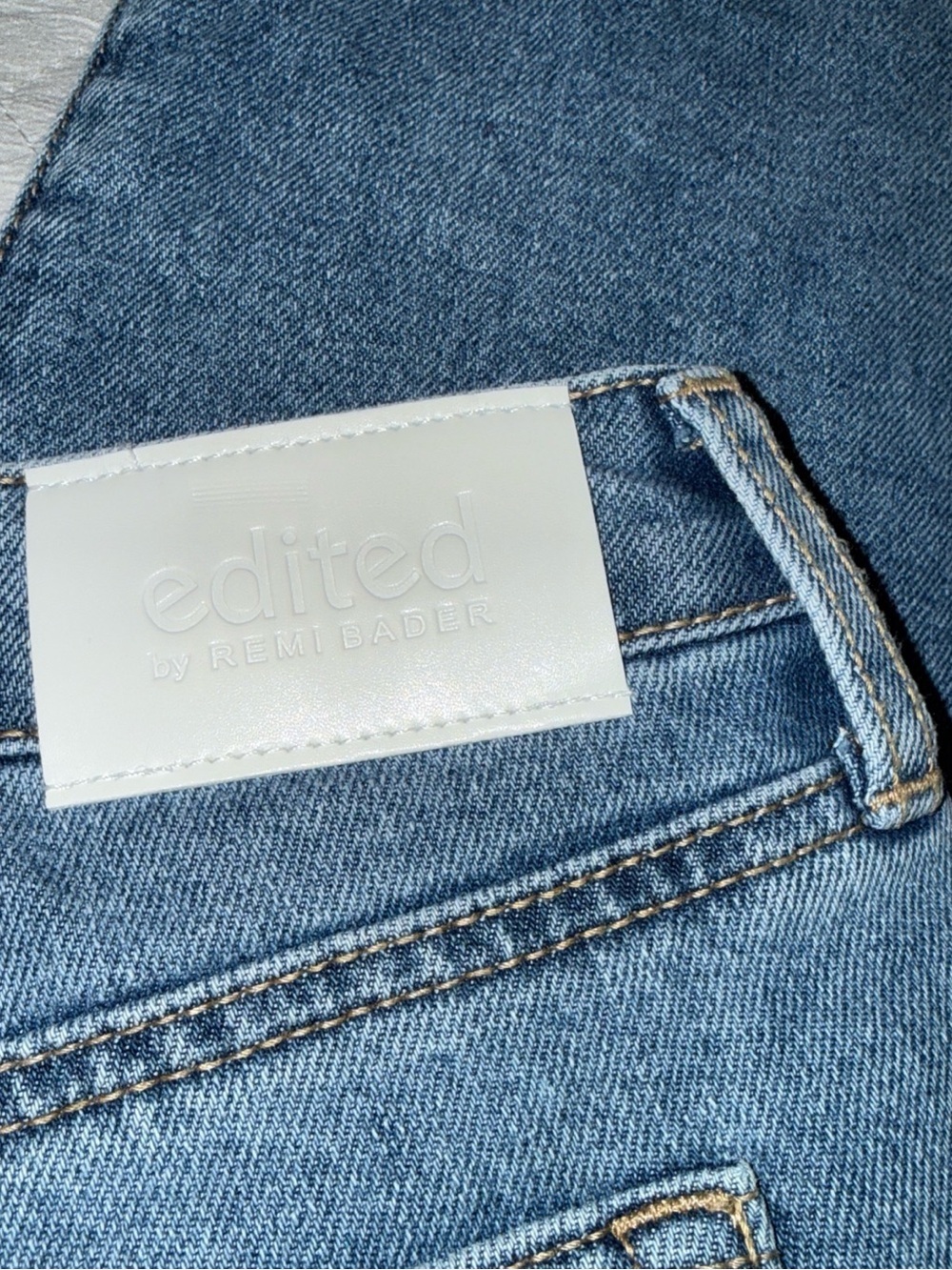 Edited High-Rise Loose Straight Leg Women's Jeans - Light Blue - Picture 6 of 6
